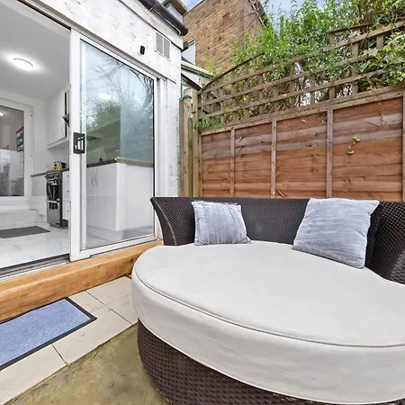 Charming Retreat,4 Bedroom House,garden,free Parking