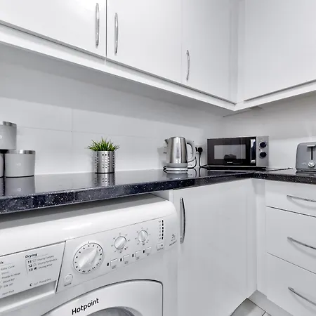 Charming Retreat,4 Bedroom House,garden,free Parking * Enfield