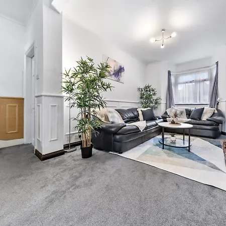 Apartment Charming Retreat,4 Bedroom House,garden,free Parking