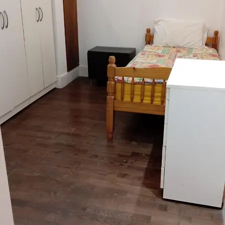 Paddington Cozy 3-bedroom In Prime Location London