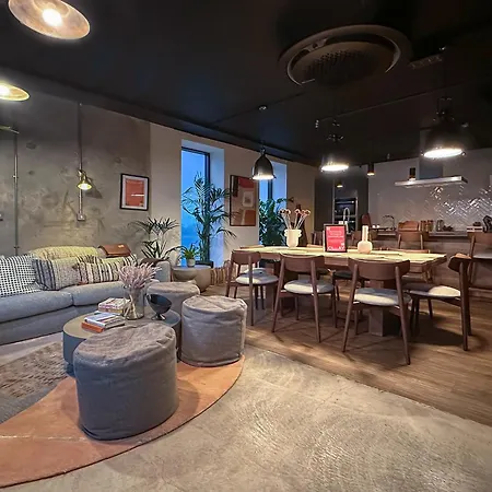 Alto - Modern Comfort & Prime Location