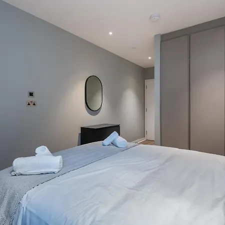 Apartment Alto - Modern Comfort & Prime Location *