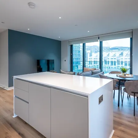 Alto - Modern Comfort & Prime Location * London