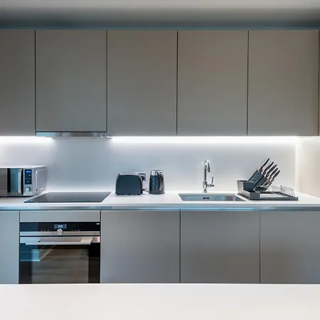 Apartment Alto - Modern Comfort & Prime Location *