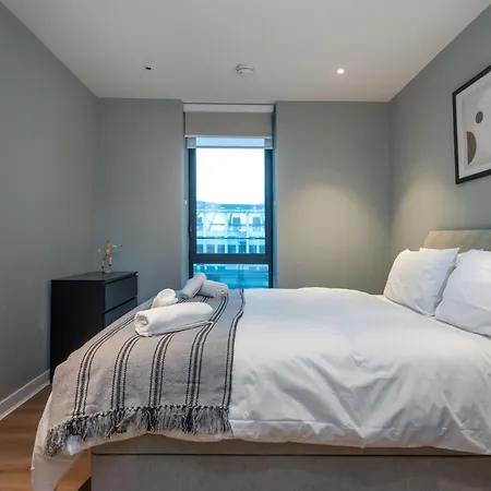 Apartment Alto - Modern Comfort & Prime Location London