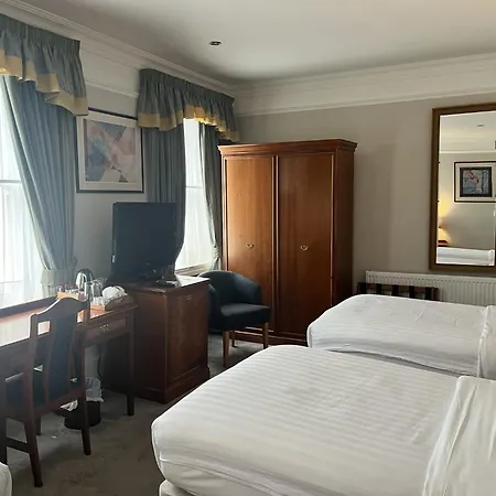 Staunton - 4*