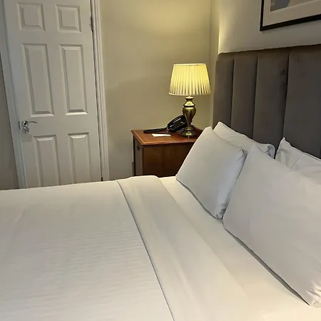 Staunton - 4* London