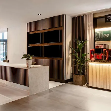 Radisson Red London Heathrow Harmondsworth