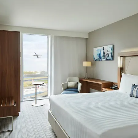 Courtyard By Marriott Airport Hotel