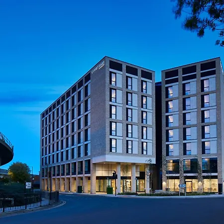 Courtyard By Marriott Airport Hotel Londýn