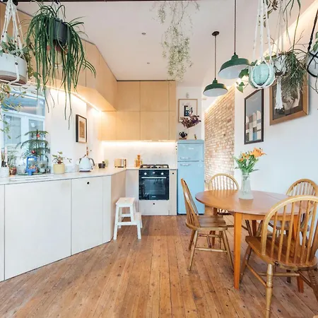 Stylish 2 Bedroom Flat With A Private Sauna