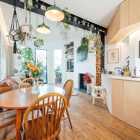 Stylish 2 Bedroom Flat With A Private Sauna Apartment Finchley