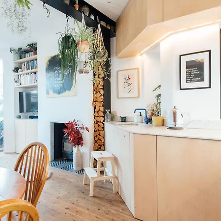 Stylish 2 Bedroom Flat With A Private Sauna *