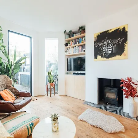 Stylish 2 Bedroom Flat With A Private Sauna * Finchley