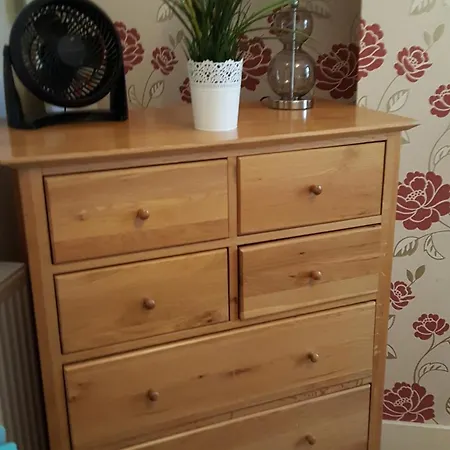 Bedroom Flat Colliers Wood