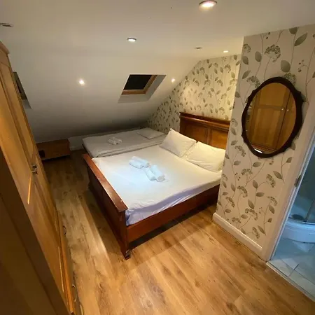 Bedroom Flat Colliers Wood Apartment *