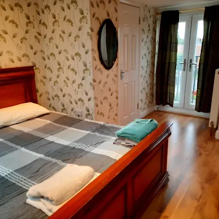 Bedroom Flat Colliers Wood Apartment *