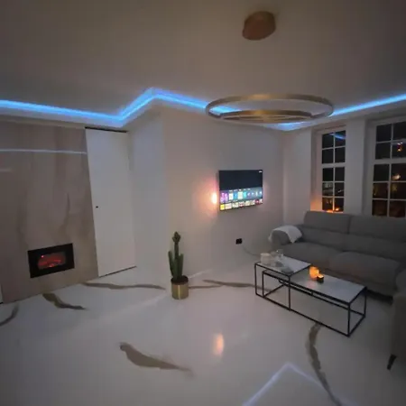 Entire Luxury In Greater Apartment London