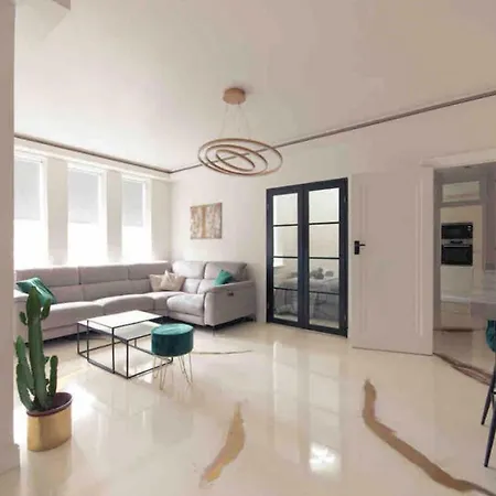 Entire Luxury In Greater * London