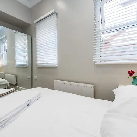 Apartment Stylish Apartment,12 Minutes Tube To Oxford Street,central London,ac,free Wifi *