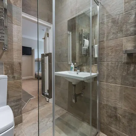 Stylish Apartment,12 Minutes Tube To Oxford Street,central London,ac,free Wifi *