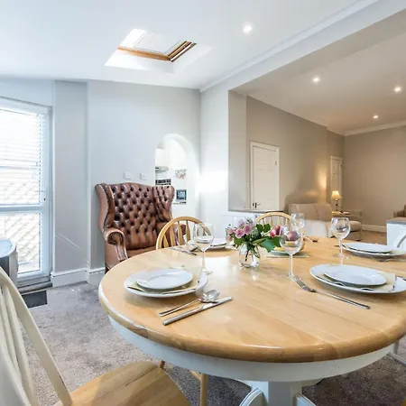 Stylish Apartment,12 Minutes Tube To Oxford Street,central London,ac,free Wifi *