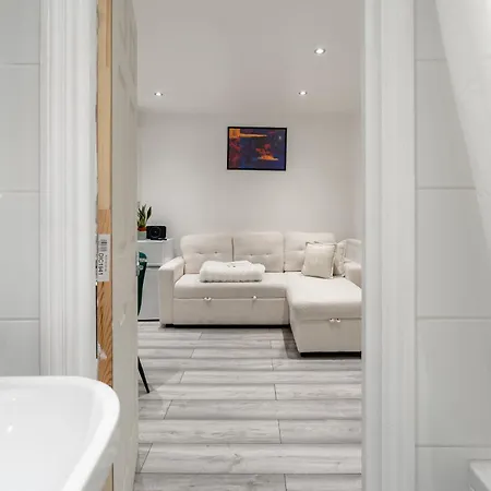 Apartment Beautiful Flat Near - Entire Flat - Equipped Kitchen - Private Bathroom *