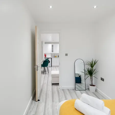 Beautiful Flat Near - Entire Flat - Equipped Kitchen - Private Bathroom Apartment London