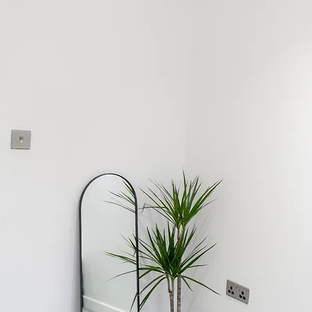 Beautiful Flat Near - Entire Flat - Equipped Kitchen - Private Bathroom