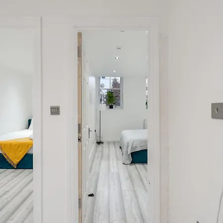 Apartment Beautiful Flat Near - Entire Flat - Equipped Kitchen - Private Bathroom *