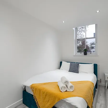 Beautiful Flat Near - Entire Flat - Equipped Kitchen - Private Bathroom