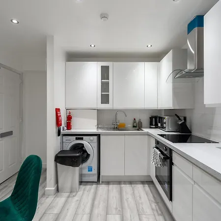 Apartment Beautiful Flat Near - Entire Flat - Equipped Kitchen - Private Bathroom