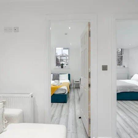 Apartment Beautiful Flat Near - Entire Flat - Equipped Kitchen - Private Bathroom *