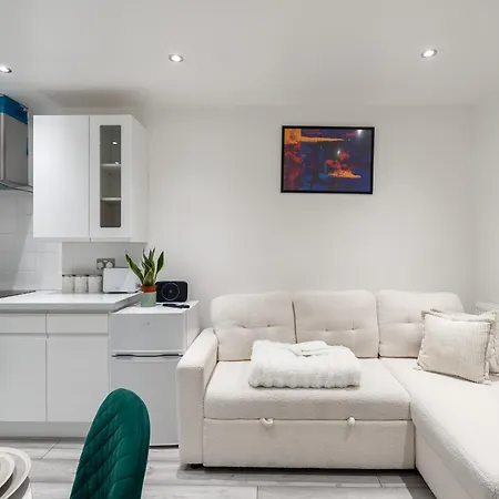 Beautiful Flat Near - Entire Flat - Equipped Kitchen - Private Bathroom Apartment London