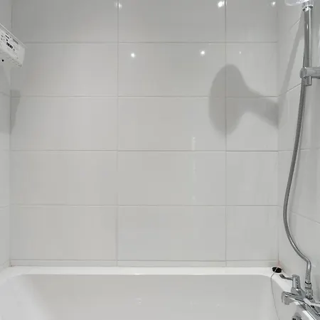 Beautiful Flat Near - Entire Flat - Equipped Kitchen - Private Bathroom Apartment