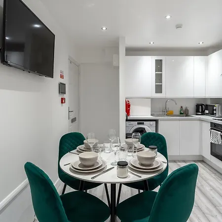 Apartment Beautiful Flat Near - Entire Flat - Equipped Kitchen - Private Bathroom *