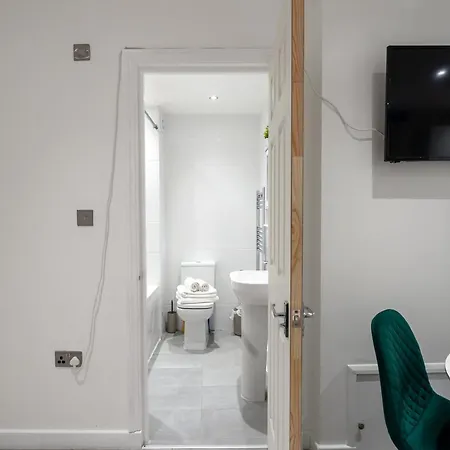 Beautiful Flat Near - Entire Flat - Equipped Kitchen - Private Bathroom Apartment London