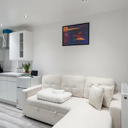 Beautiful Flat Near - Entire Flat - Equipped Kitchen - Private Bathroom * London