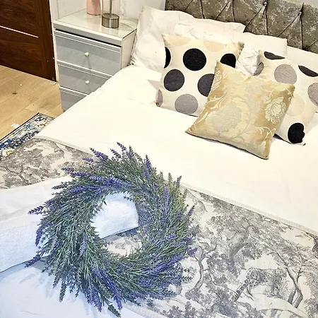 Apartment Entire In London