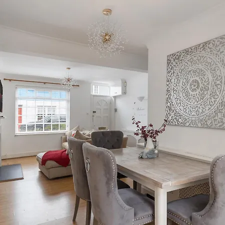 Kensington Two Bedroom House *