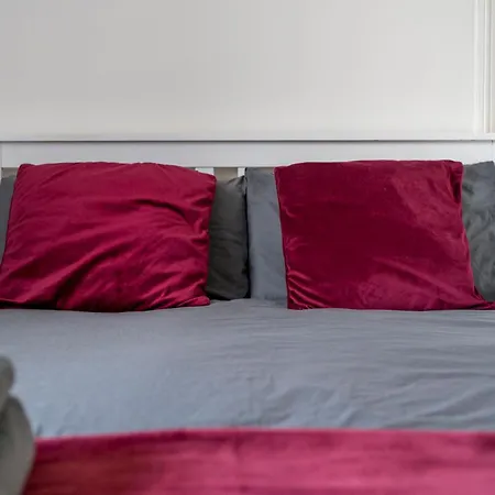 Cozy & Comfy Woodgreen Station Sleeps 6 Apartment *