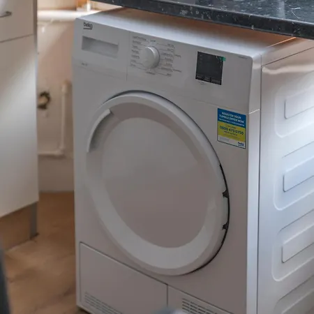 Apartment Cozy & Comfy Woodgreen Station Sleeps 6 *