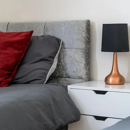 Cozy & Comfy Woodgreen Station Sleeps 6 Apartment London