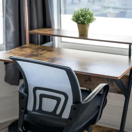 Cozy & Comfy Woodgreen Station Sleeps 6 London