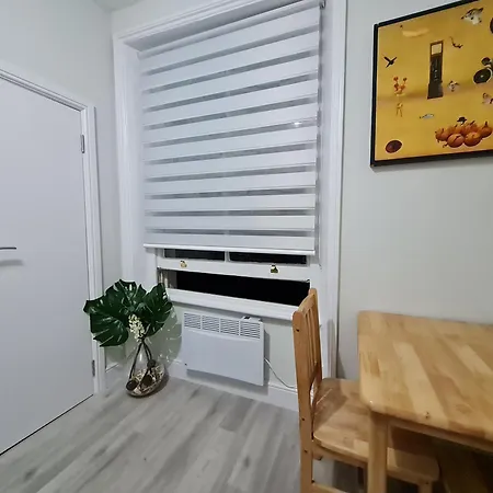 Homestay London, Private London