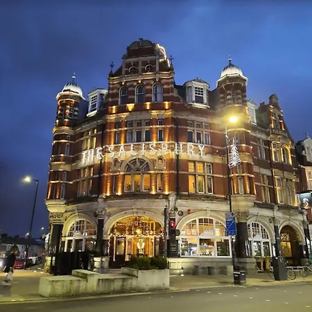 Homestay Delux Near Centre London