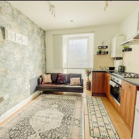 1 Bed Cozy London