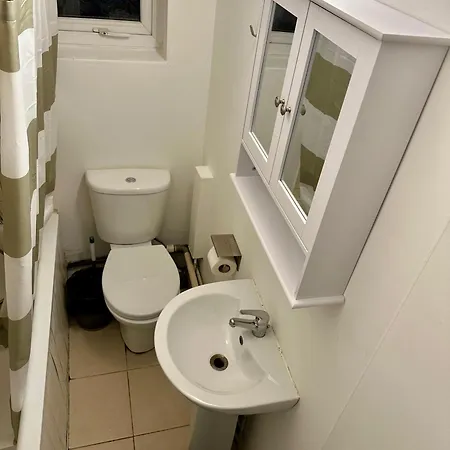 41b Flat Near Zone 1 Apartment *