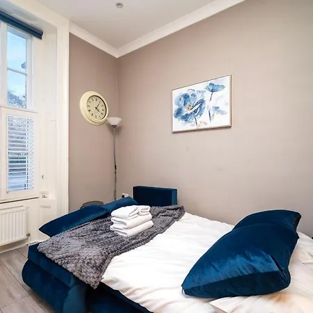 St Pancras Luxury Apartment *