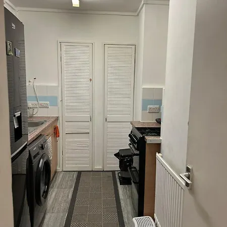 Apartment Flat-sleep2bathtub-netflix-heart Of London-balcony *